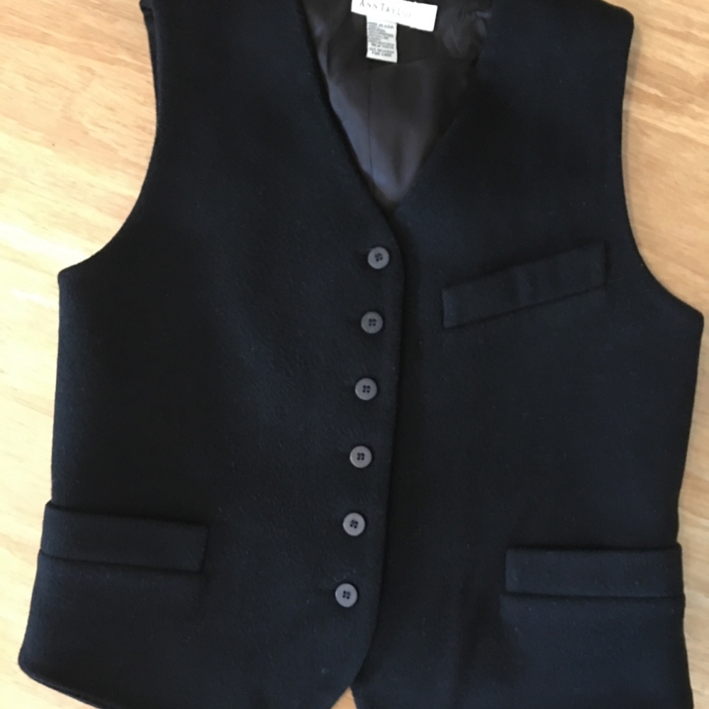 Vest - Picture 2 of 4